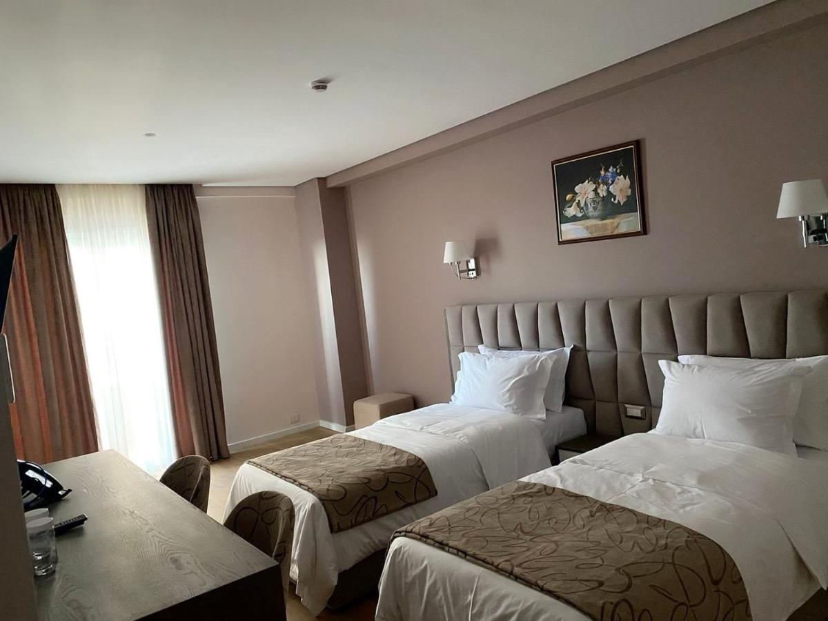 Agsel Hotel & Spa 地拉那 外观 照片